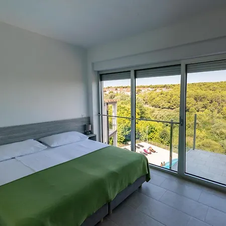 - & Restaurant Hotel 4*
