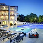- & Restaurant 4* Premantura