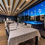 - & Restaurant Hotel 4*