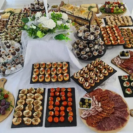 - & Restaurant Hotel
