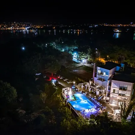 - & Restaurant 4* Premantura