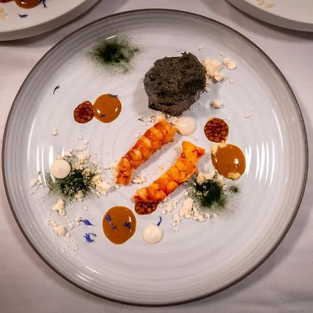 - & Restaurant 4*