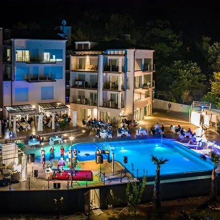 - & Restaurant 4* Premantura