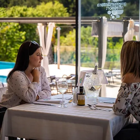 מלון - & Restaurant