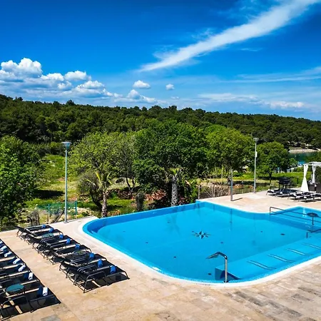 - & Restaurant 4* פרמנטורה