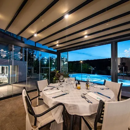 - & Restaurant Premantura