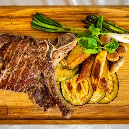 - & Restaurant 普莱曼图拉