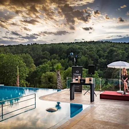 - & Restaurant Hotel 4*