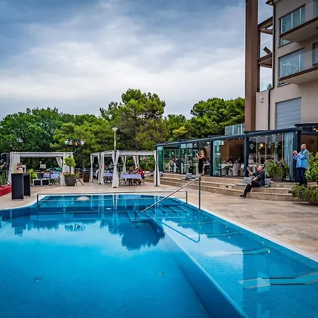 - & Restaurant פרמנטורה