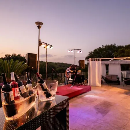 - & Restaurant 4*