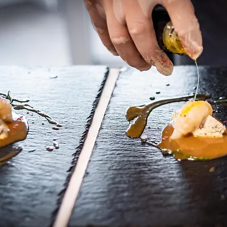 - & Restaurant 4* 普莱曼图拉