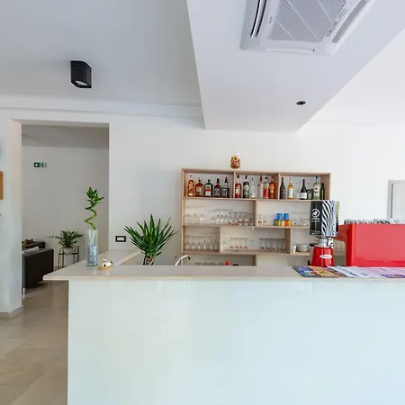 - & Restaurant 普莱曼图拉