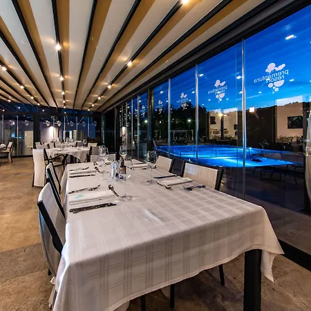 - & Restaurant 酒店 4*