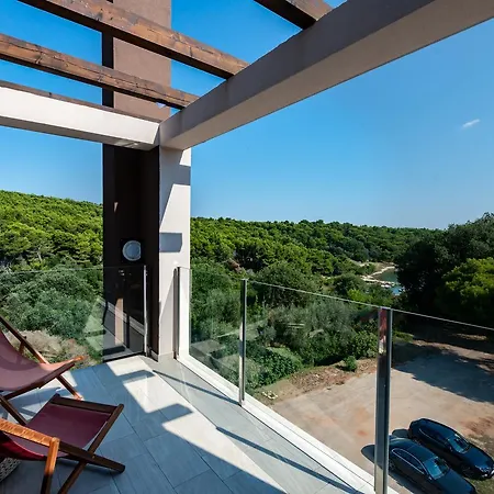 - & Restaurant 4* Premantura